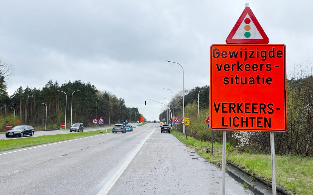 3/4/2024 — Vrije busbaan Europalaan in Genk en nieuw verkeerslicht in gebruik genomen